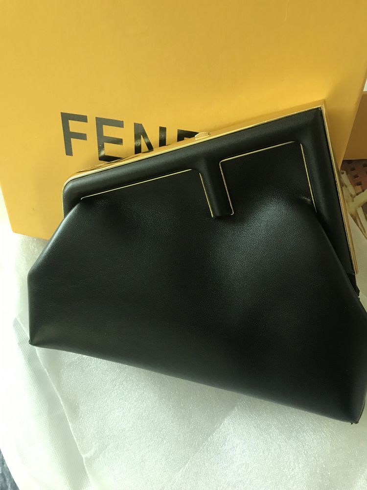Стильная клатч-сумка Fendi