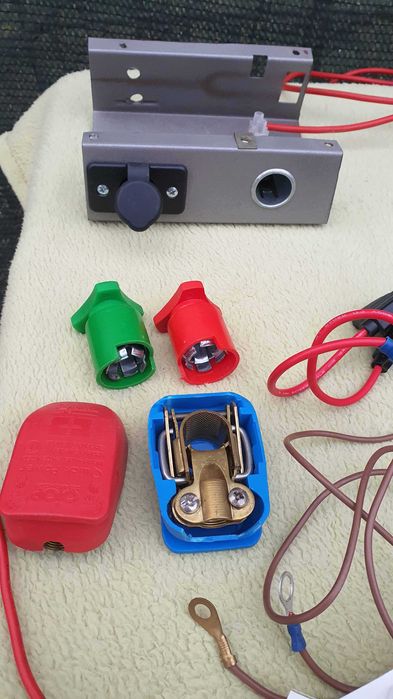 Conductori, rezistente, borne, cabluri , etc. pentru montaje electrice