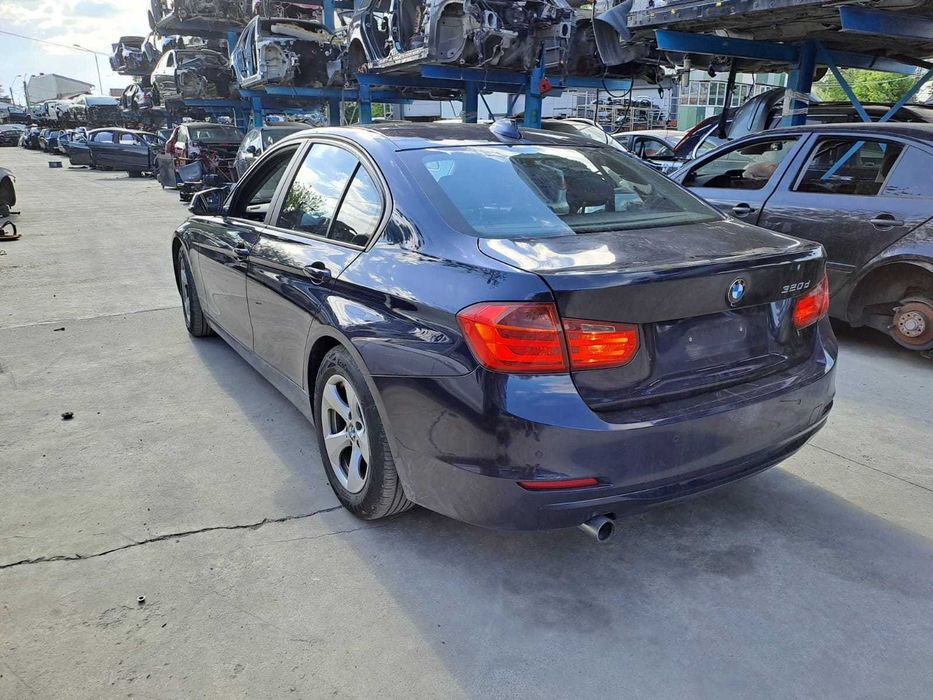 Dezmembrez BMW F30 2.0 TDi 184 CP an 2012 cod motor N47