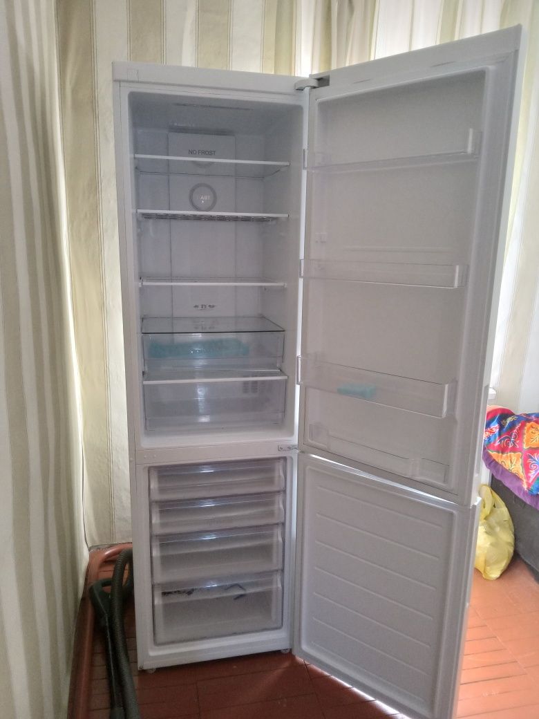 Продам холодильник "Haier "