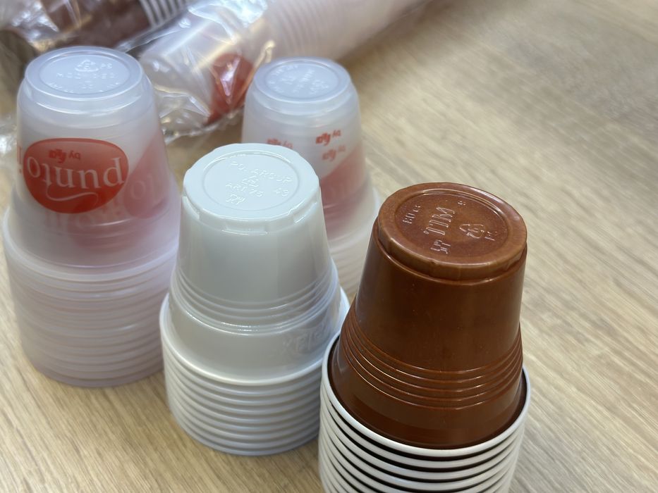 Pahare de plastic ieftine oferta cu zahar si paletine ambalate