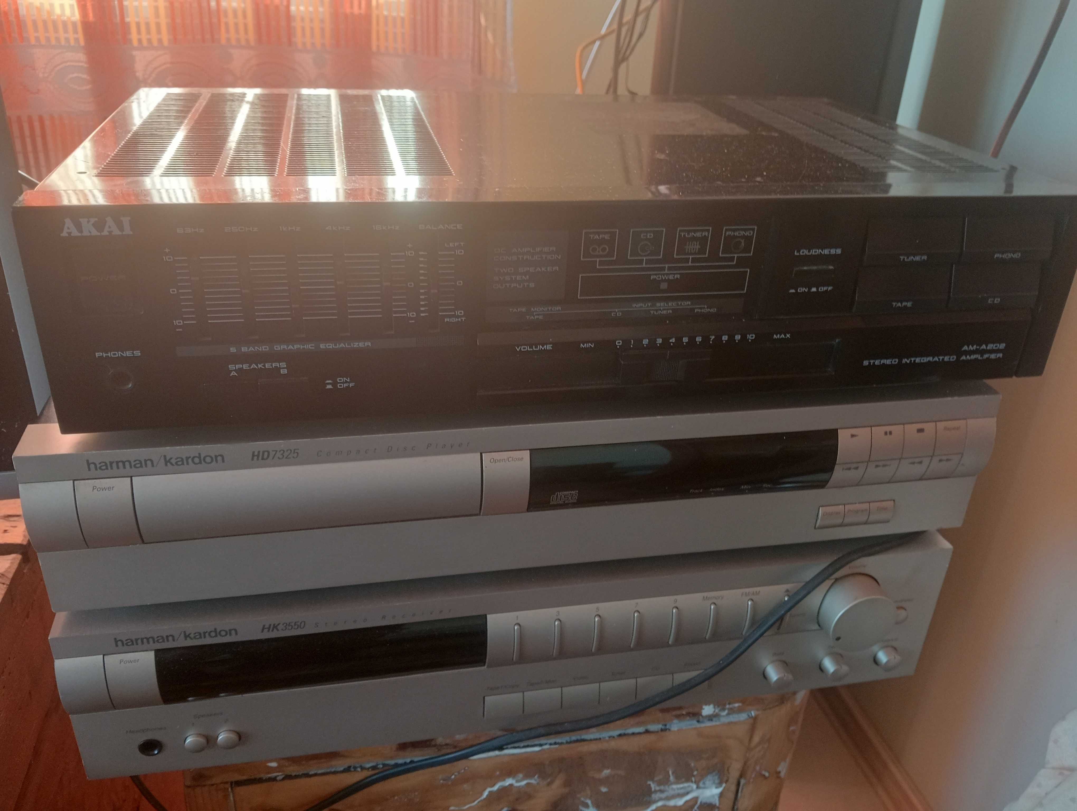 Amplificator Akai