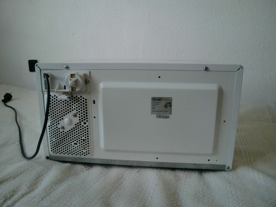 Микровълнова печка Delonghi MW311