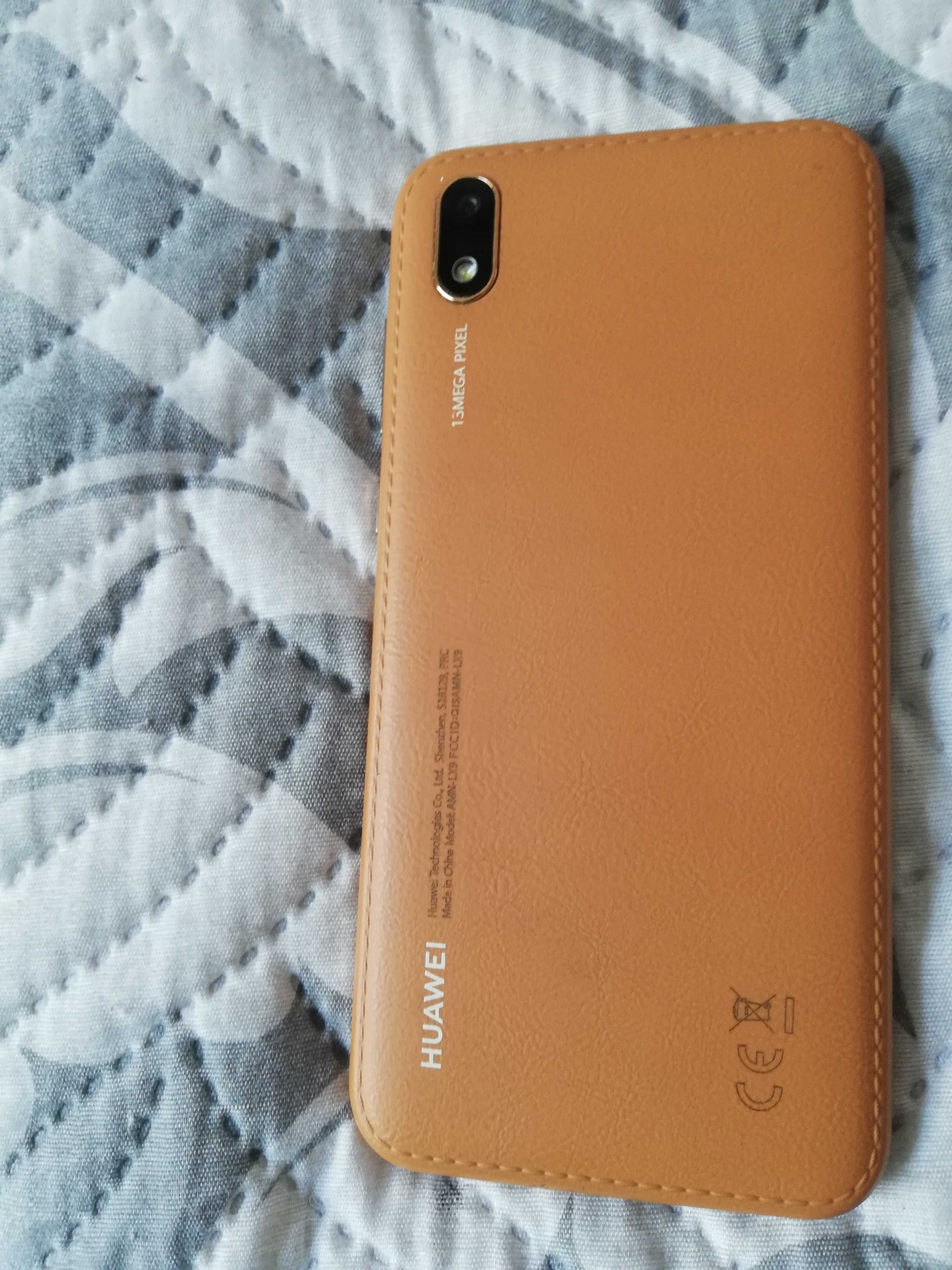 Телефон Huawei Y5 2019 с два калъфа