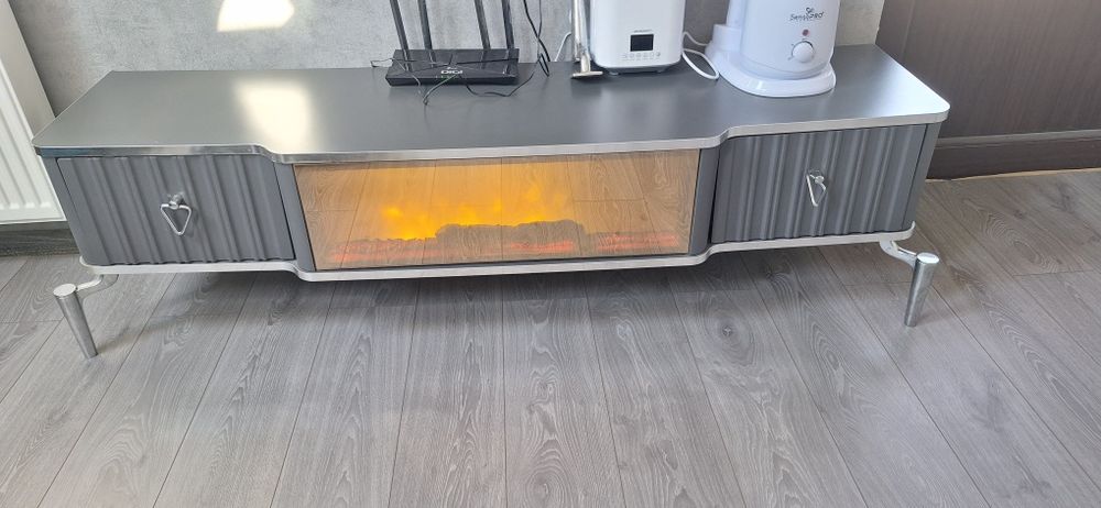 Comoda tv cu semineu electric