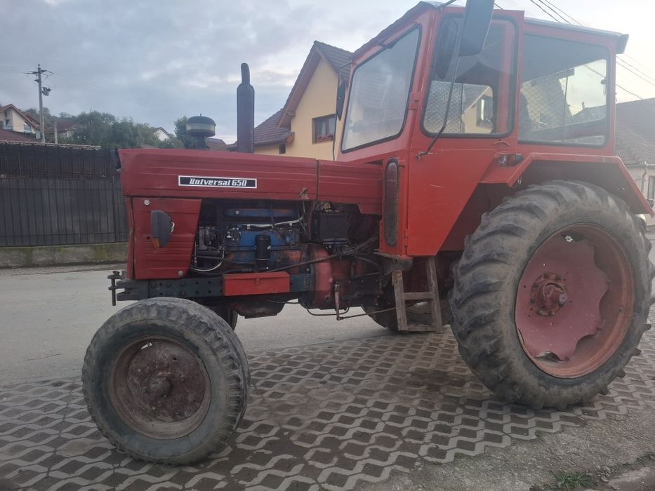 Vând tractor 650