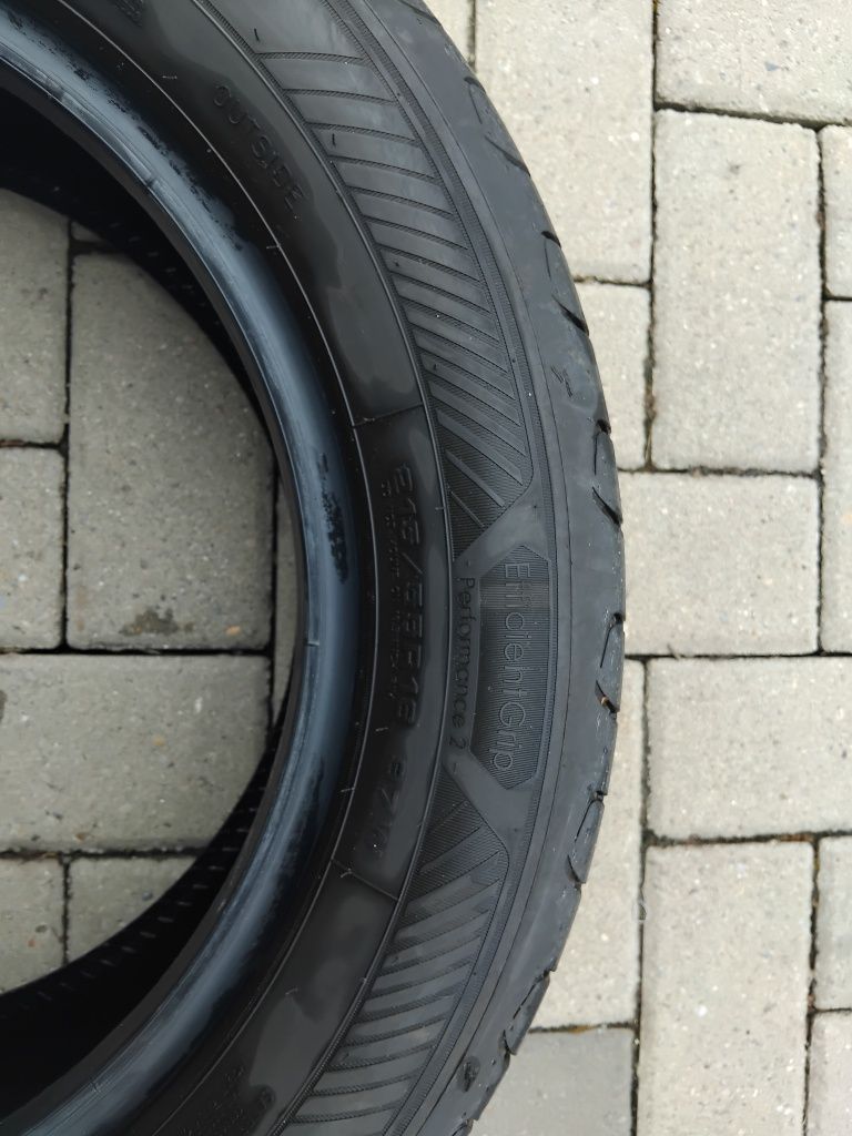 Vând cauciucuri vară 215/55 R16 Goodyear