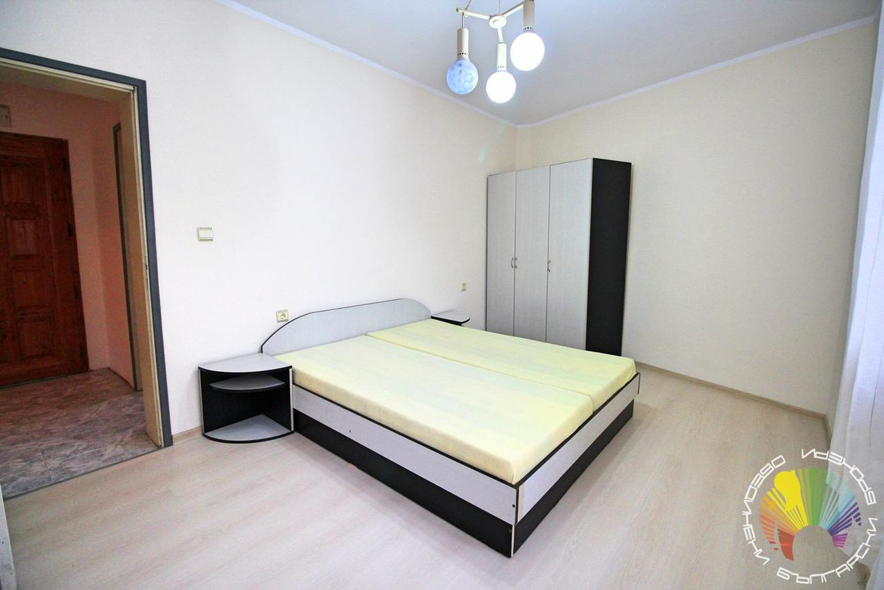 Дава се под наем Тристаен апартамент в Бургас, Лазур - 100 кв.м за 459 € - Снимка #12