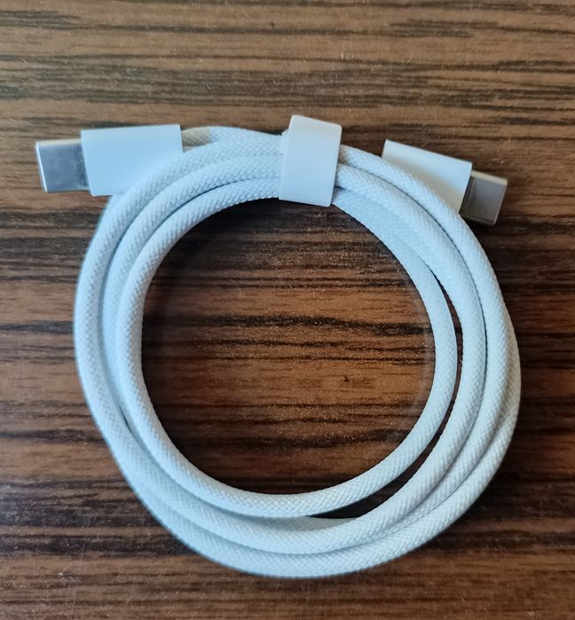 Ново, Оригинално Apple 20W USB-C Зарядно + Подарък Кабел (Неотваряно)