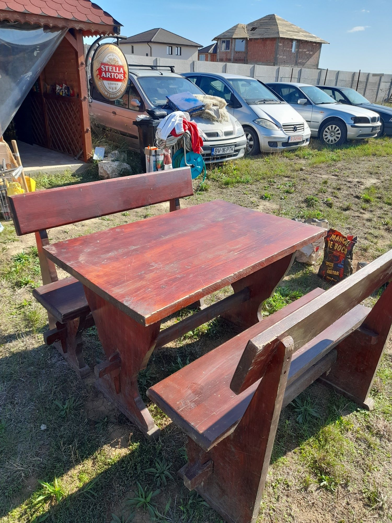 Vănd masă rustică.