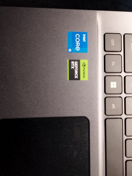 laptop gaming acer aspire 7 + mouse cadou