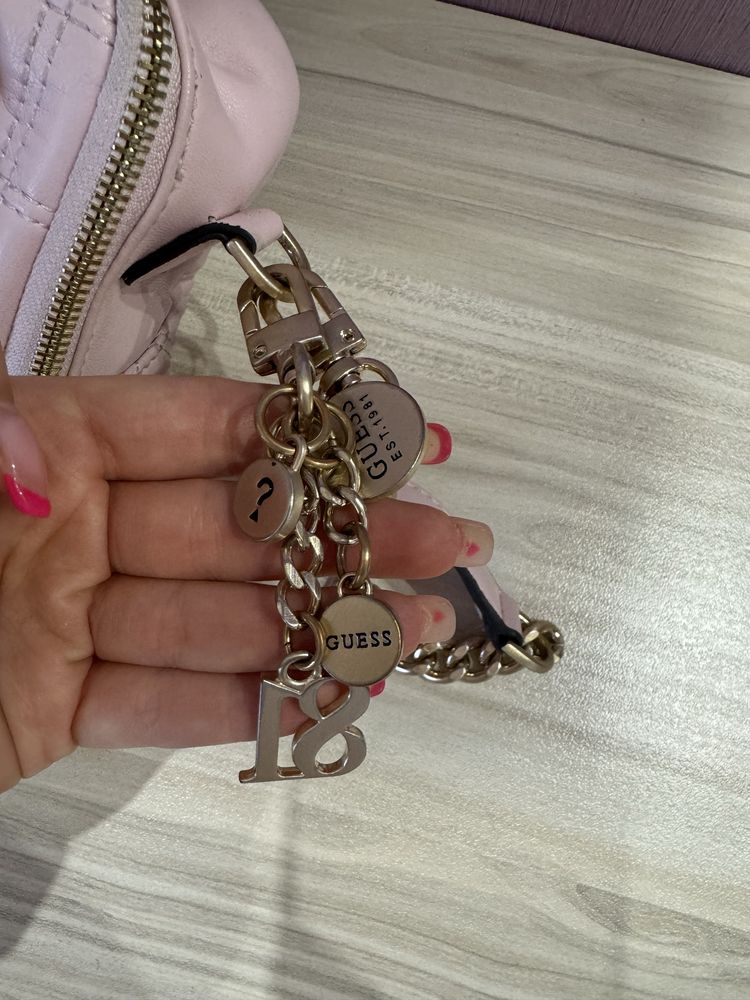 Дамсма чанта Guess