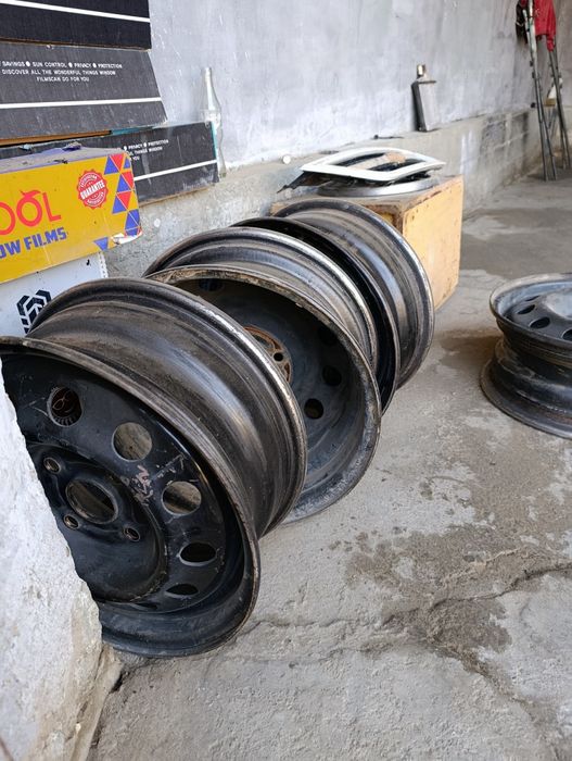 Lasetti 15 temir diska sotiladi