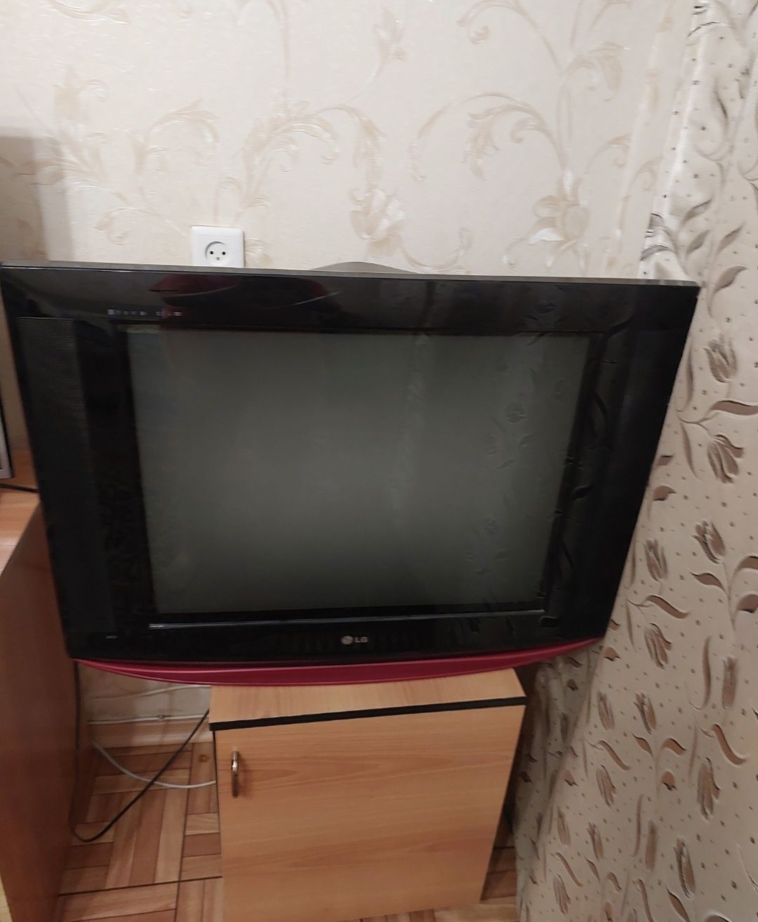 Телевизор цветного изображения, марки LG.