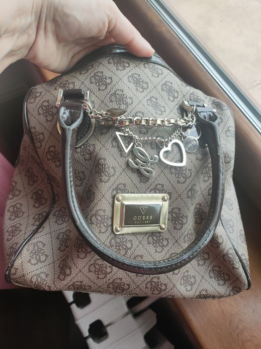 Vând geanta de dama Guess