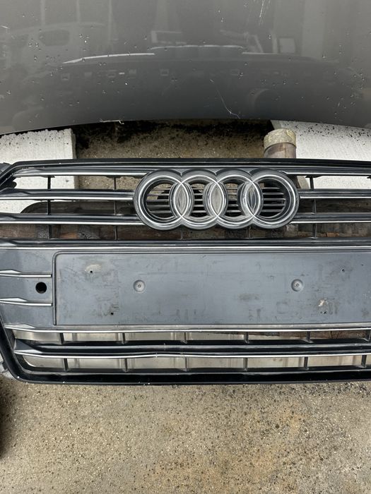 Audi A4 17-19г Предна Решетка ОЕ