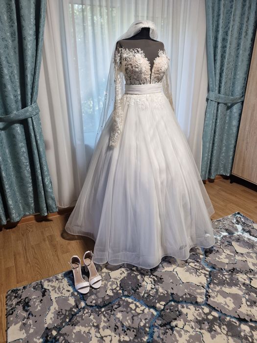 Rochie mireasa si accesorii cadou