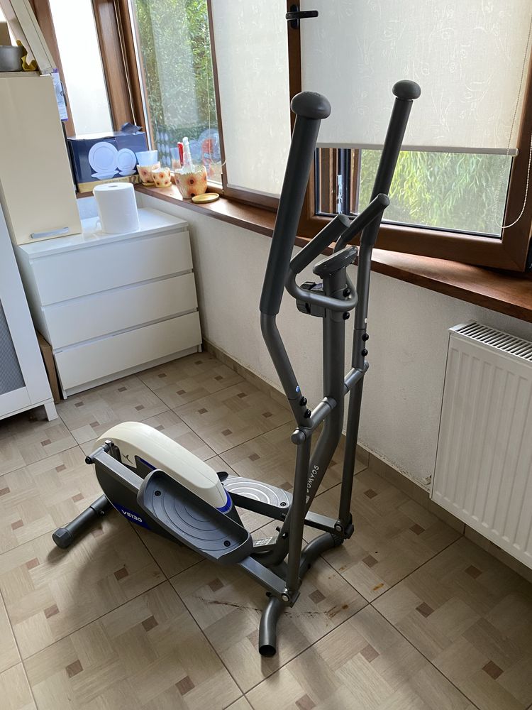 Vand bicicleta eliptica marca Domyos, ideala pentru antrenamente