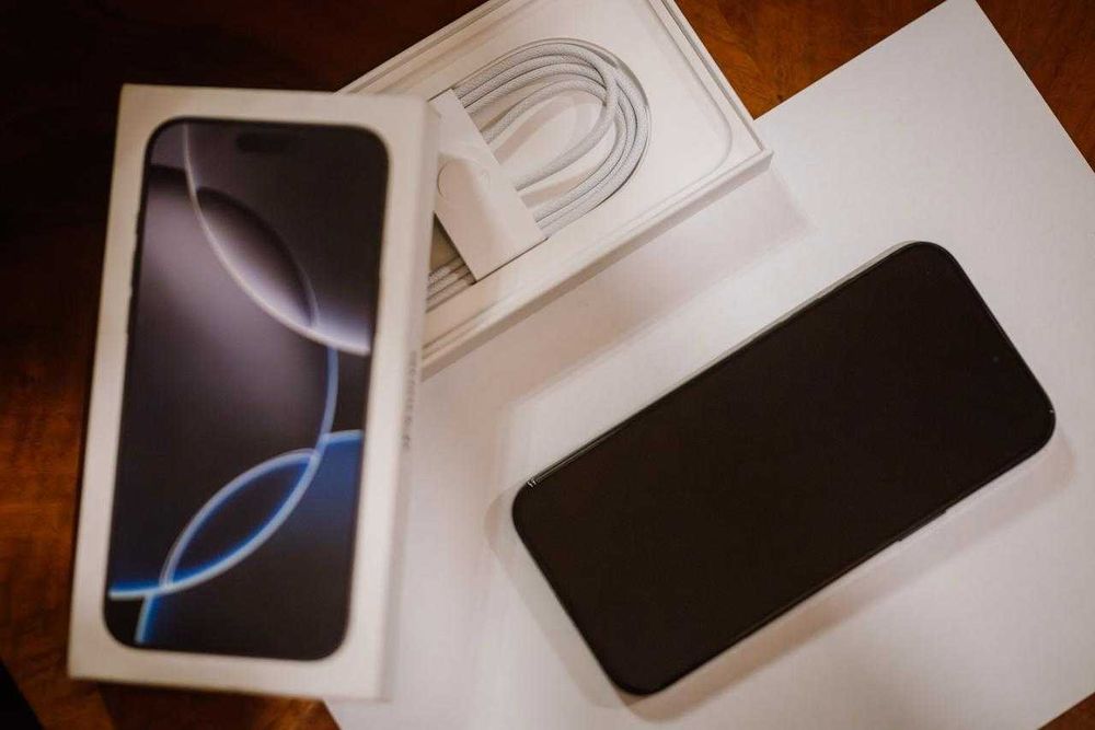 Iphone 16 Pro Max Black 256GB in Garanție