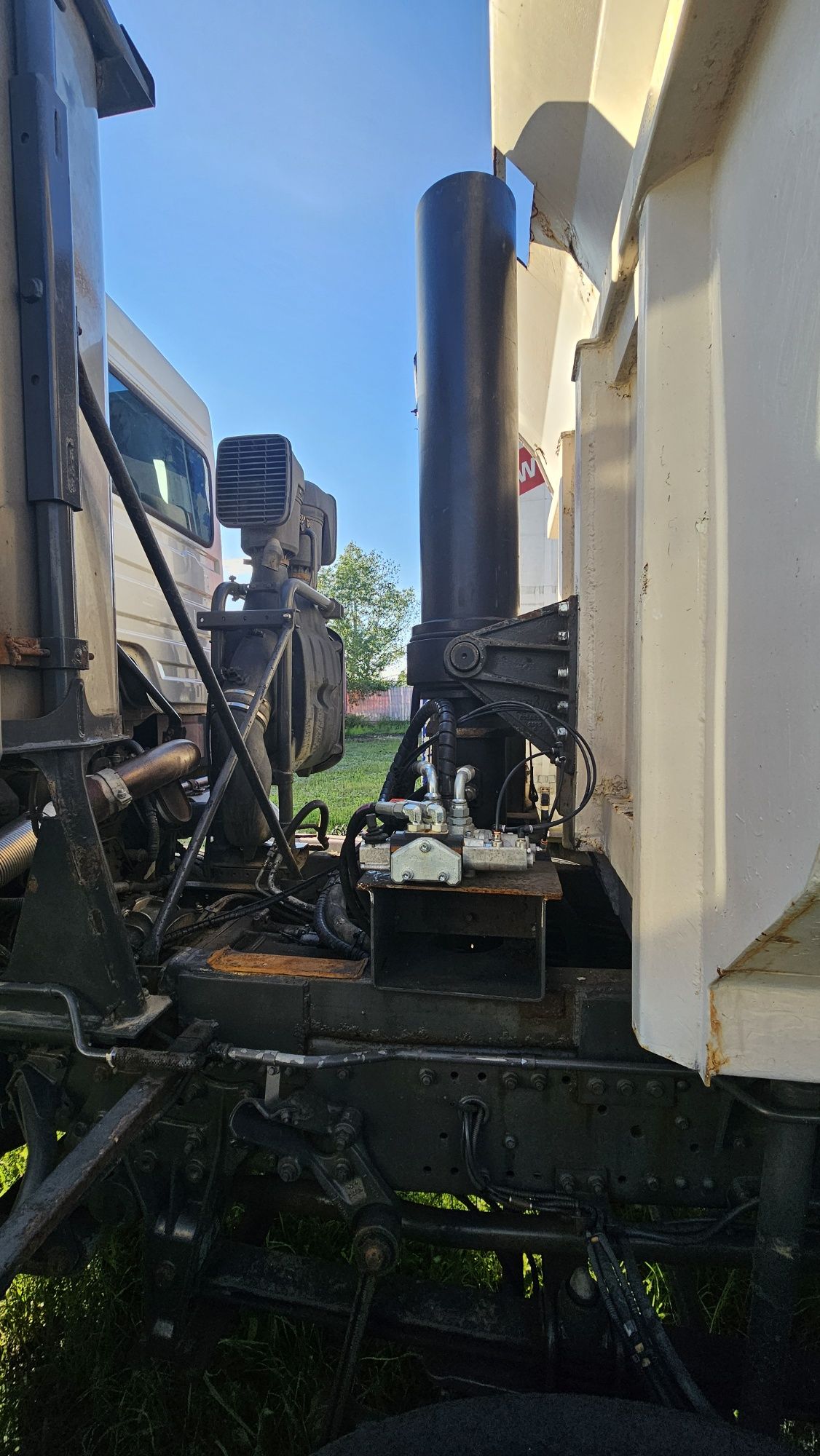Basculantă Mercedes Axor 2008 8x4