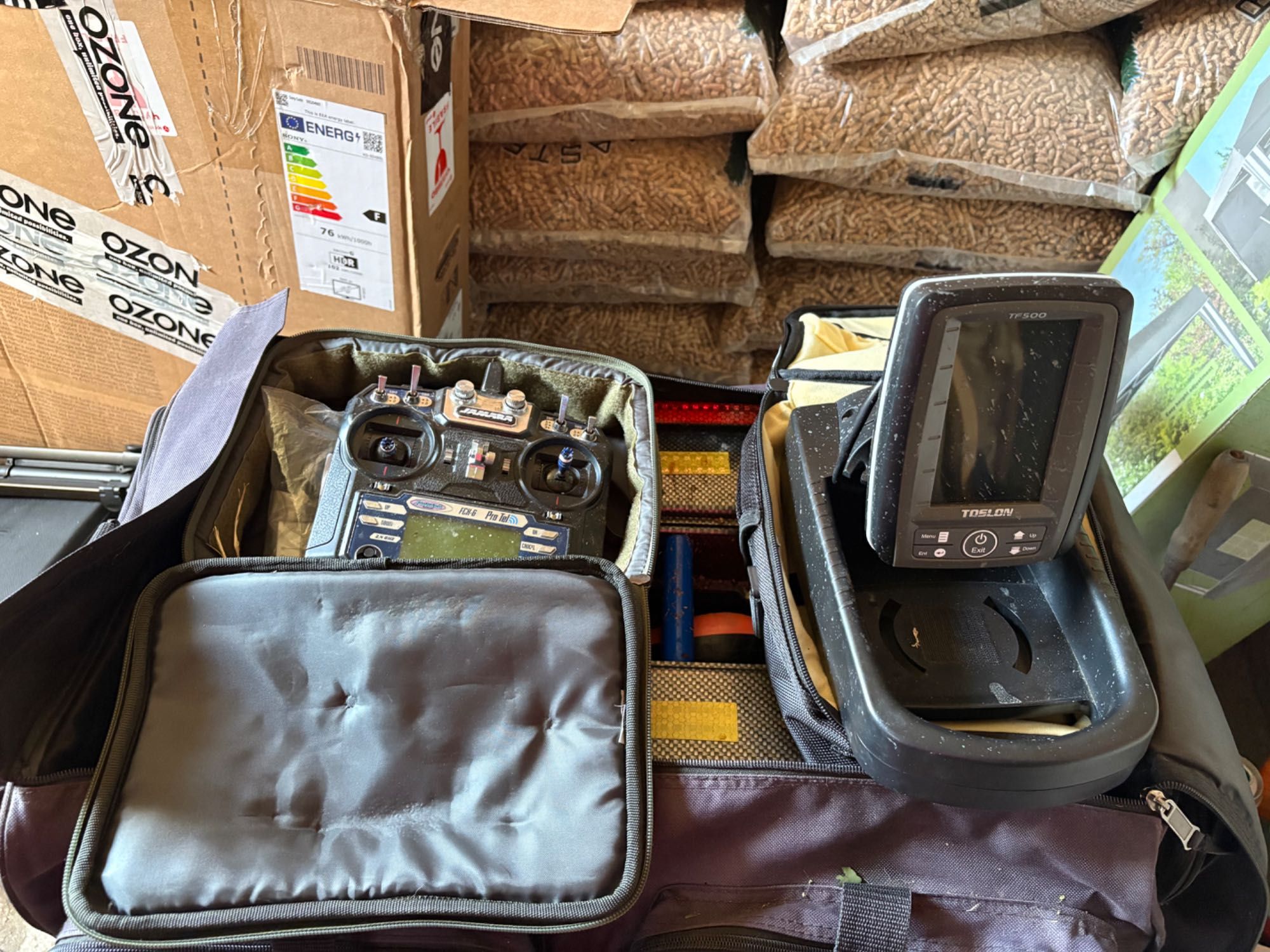 Лодка за захранка Carpmadness / Toslon + сонар и GPS