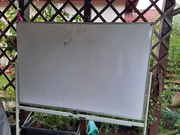 Vand whiteboard cu 2 fete