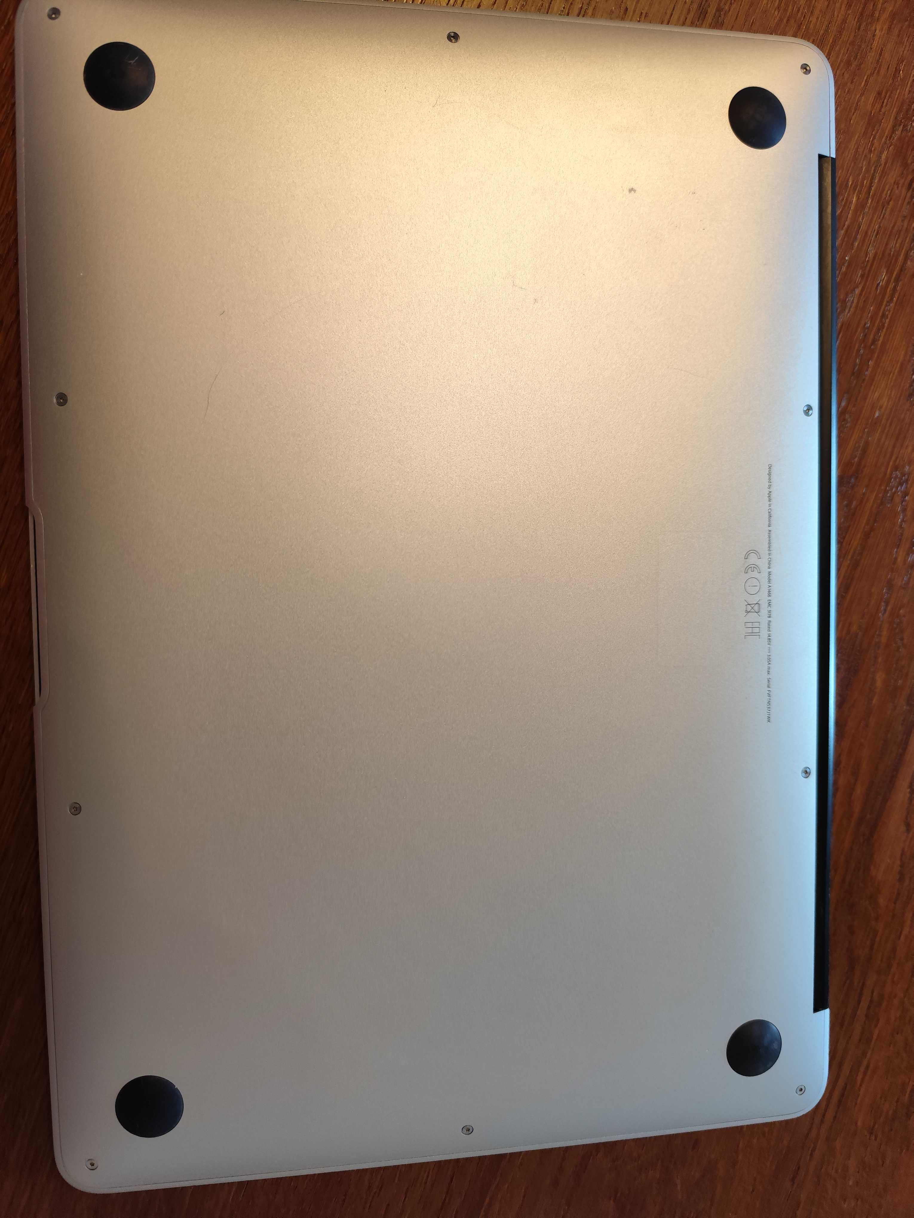 MacBook Air 13 2017 1.8GHz 8Gb RAM 128Gb SSD отличен