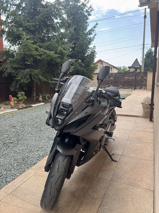 Suzuki GSX-8R • An 2024 • Unic proprietar • Stare impecabilă