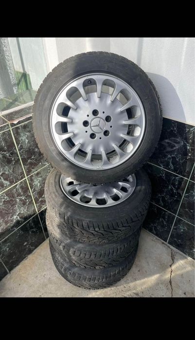 Vând anvelope iarnă 205/55/16 cu jante de mercedes