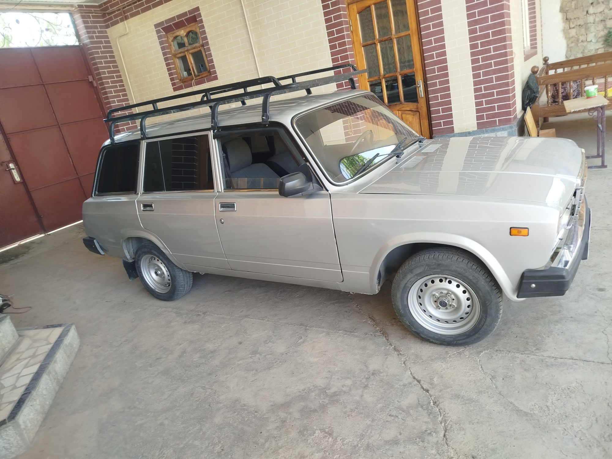 Vaz 2104 sotiladi
