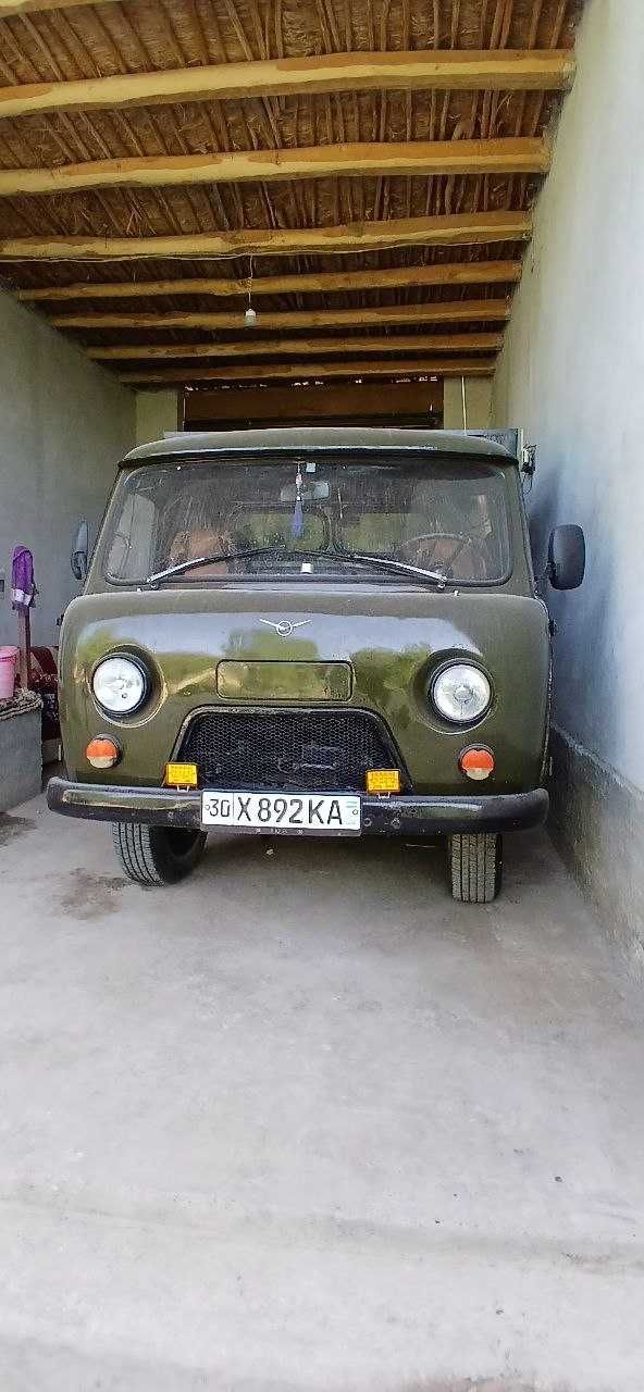 Uaz 3303 srochni sotiladi