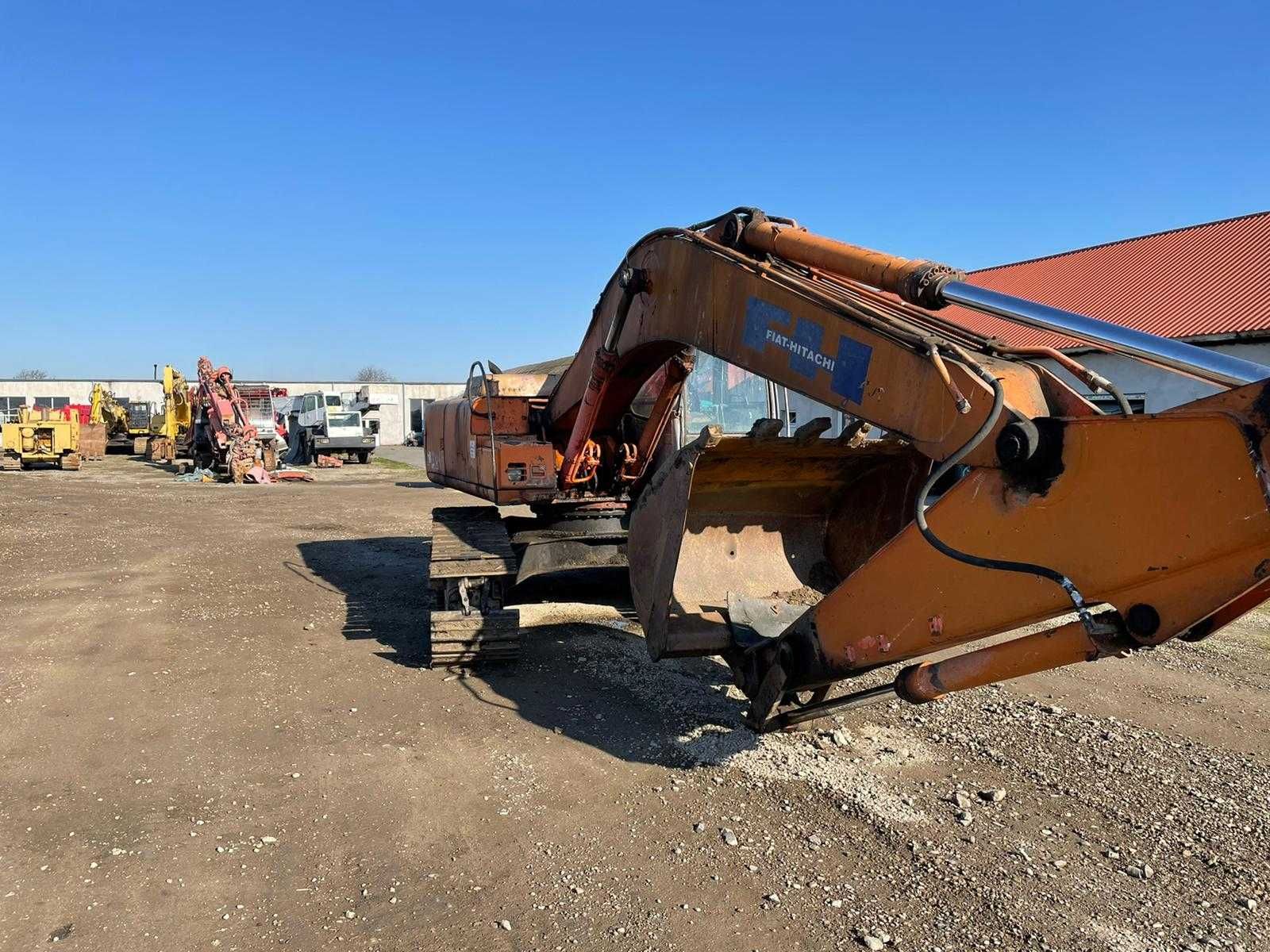 Fiat Hitachi EX 215 dezmembrez excavator