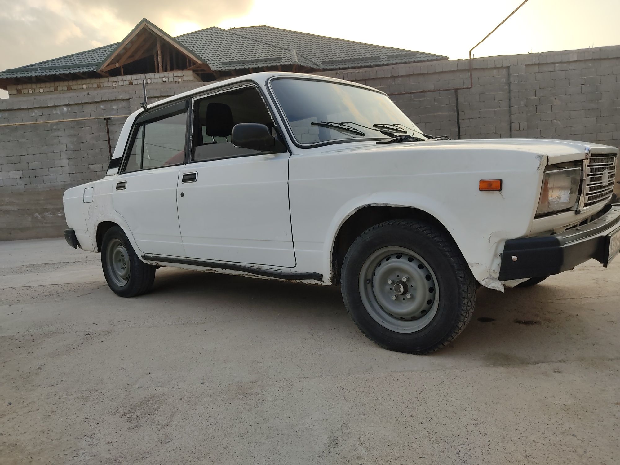 Жигули ВАЗ 2107 Lada