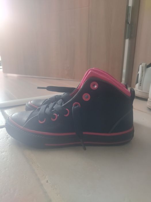 Чисто нови Кецове Converse.