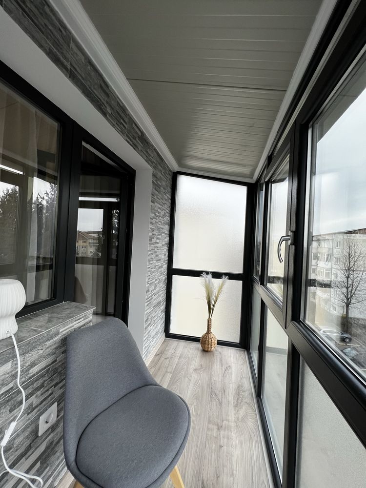 Vand apartament  cu 3 camere zona piata mare