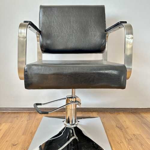Фризьорски стол с маслен крик от 360лв бръснарски столове от 540лв