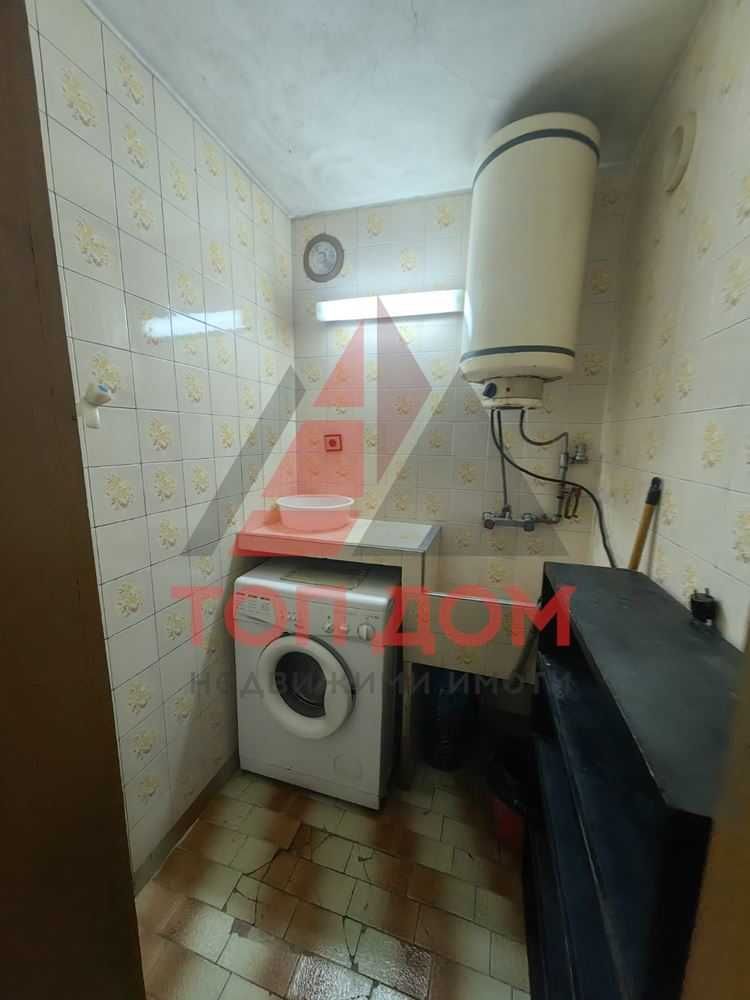 Тристаен! кв.Левски! Пети етаж! Асансьор! Свободен! Код 74623