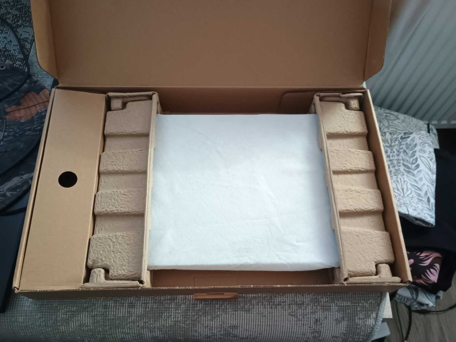 Ultrabook 15" Ryzen 7520u, in garantie; Bateria - 8h~, 512GB / 16Gb