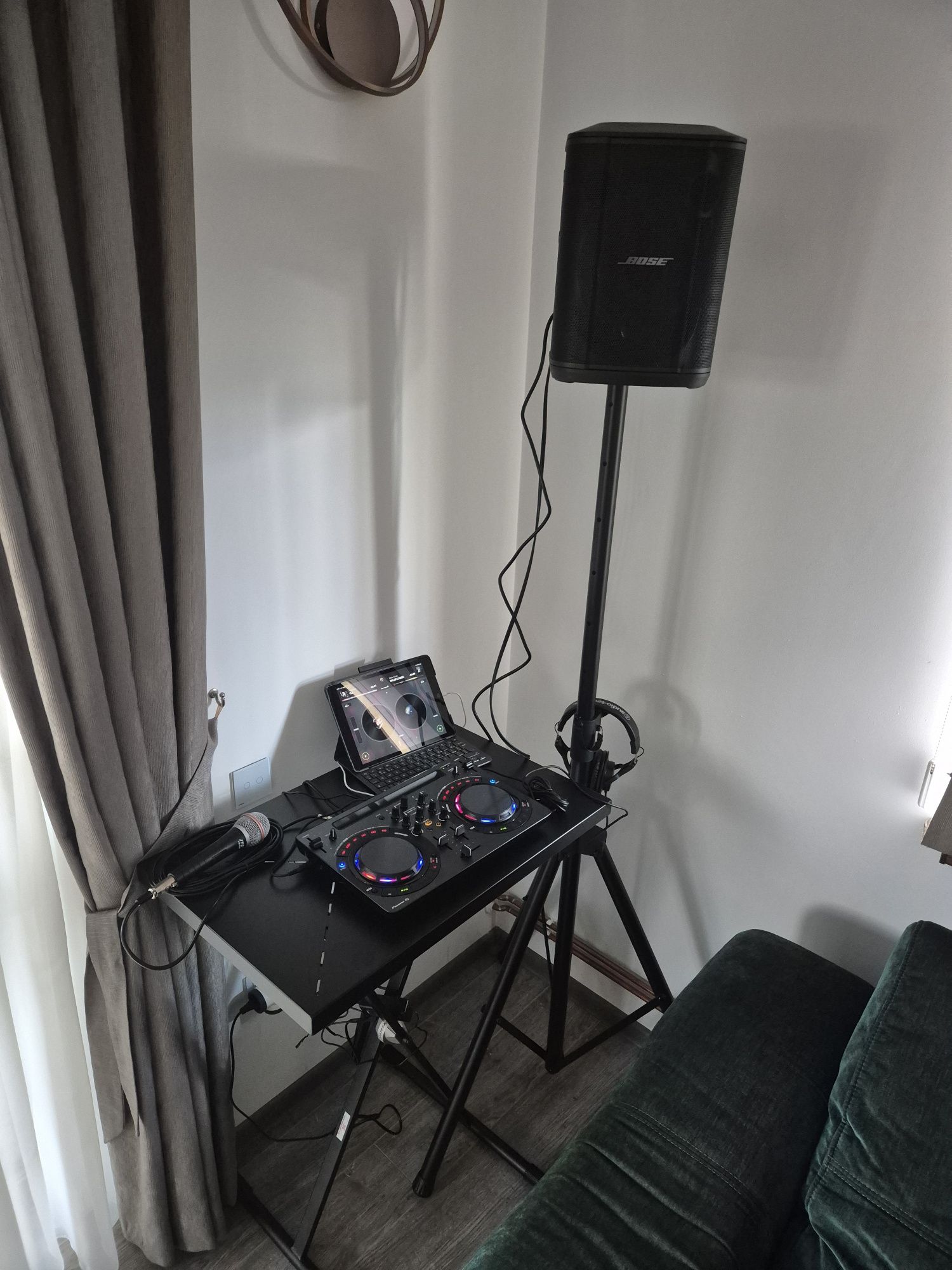 Pupitru cu stativ reglabil pentru consola/laptop/instrumente
