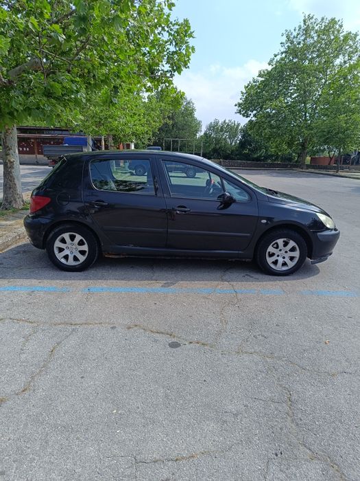 Автомобил Пежо 307