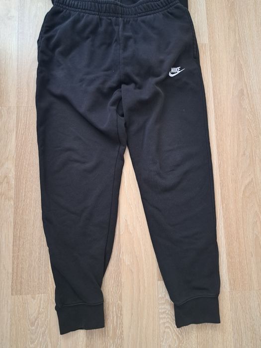 Vând trening NIKE