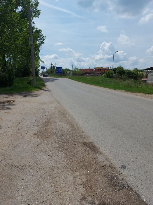 Teren,în spate la Peugeot,DN65,vecin cu LACUL,zonă de recreere.