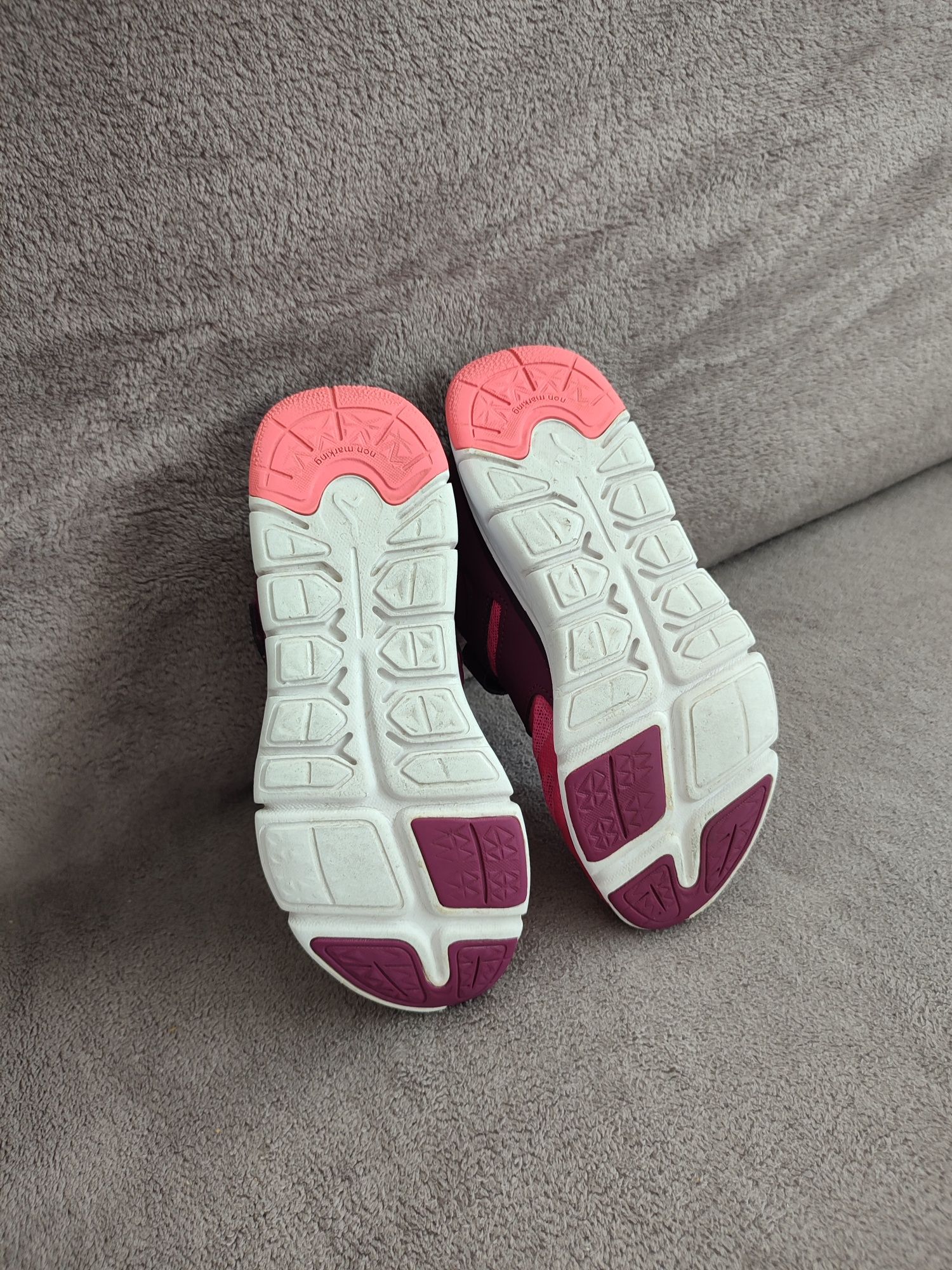 Adidași Newfeel Decathlon