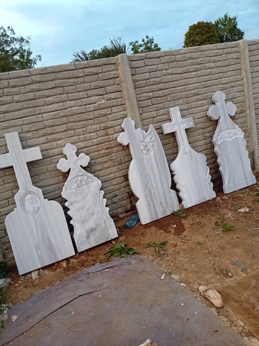 Vând cruci de marmură preț real de producător scris înclus