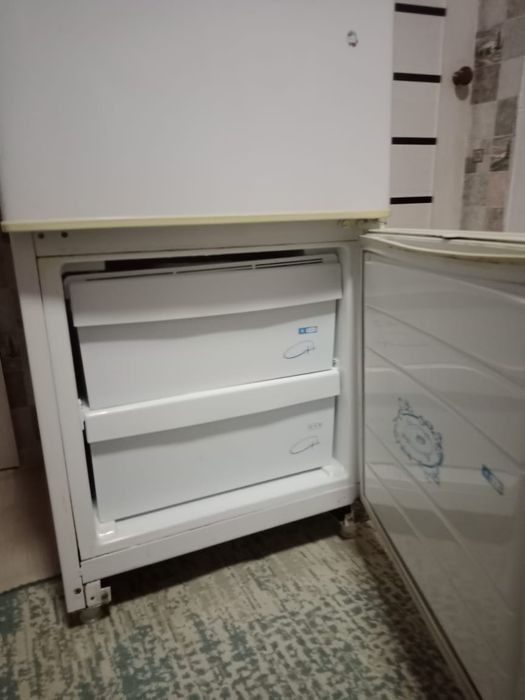 Холодильник белый