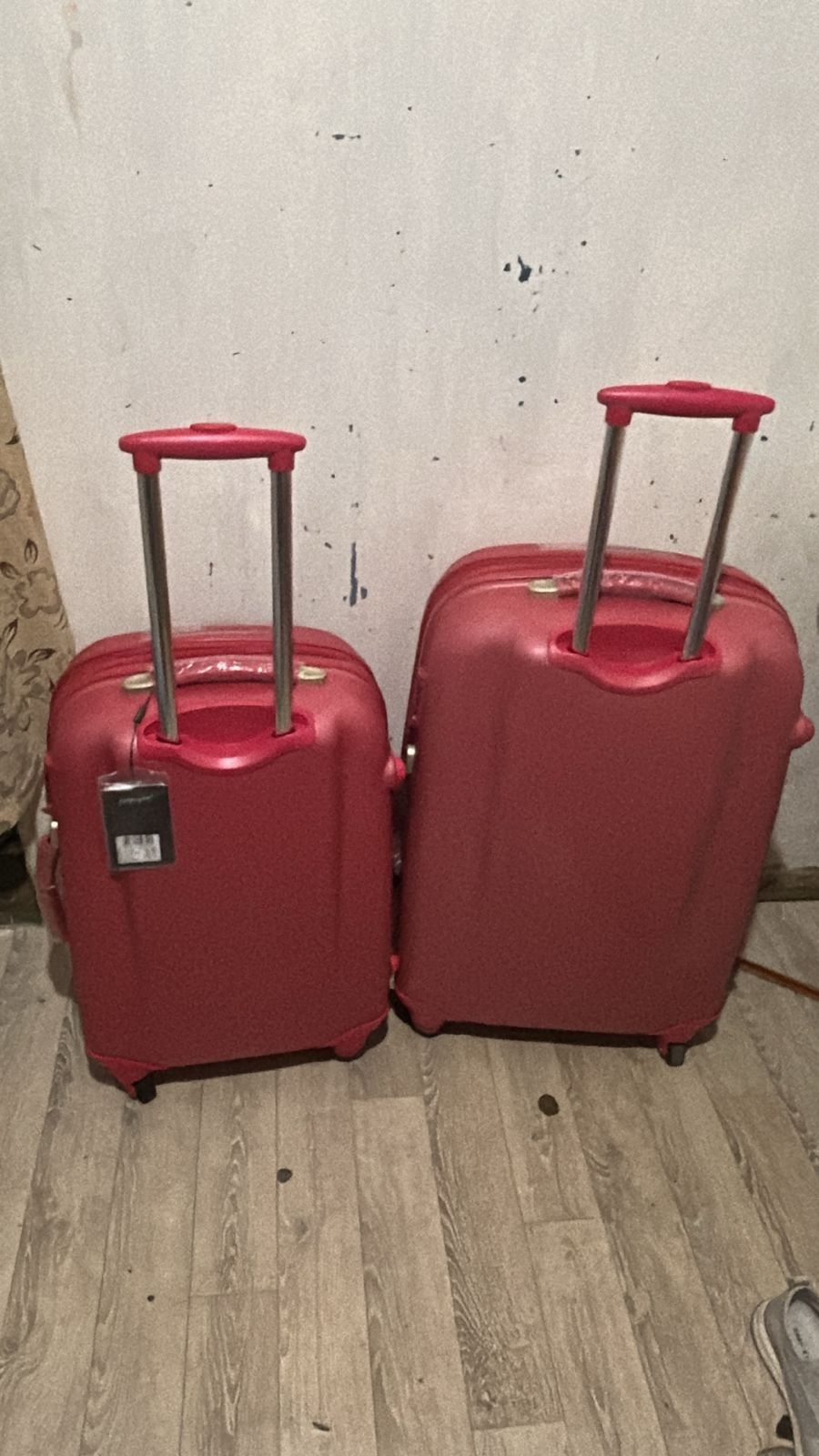 Чемодан продаётся