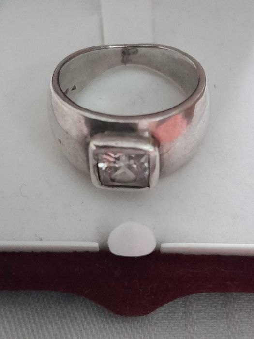 Inel din argint și cubic zirconia - 6,2 gr.