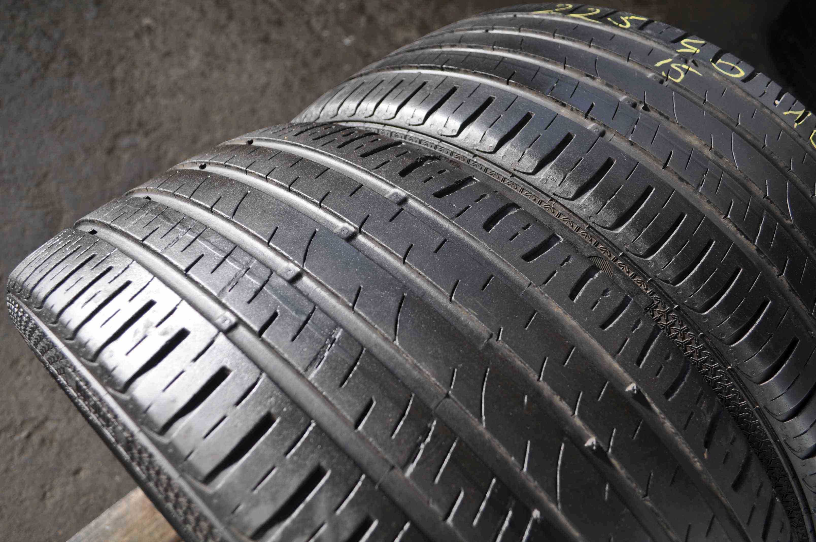 SET 2 Anvelope Vara 225/40 R18 BARUM Bravuris 3 92Y