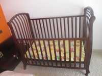 детско легло дървено - кошара с матрак за бебе