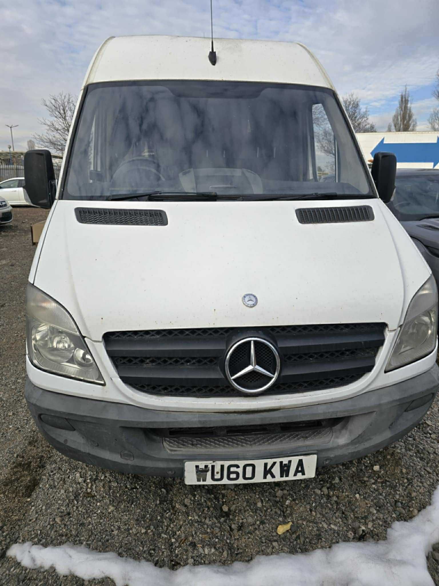 Продавам Sprinter 313